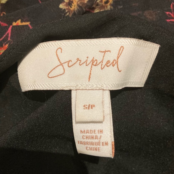 Scripted Floral Ruffle Dress - Picture 4 of 4